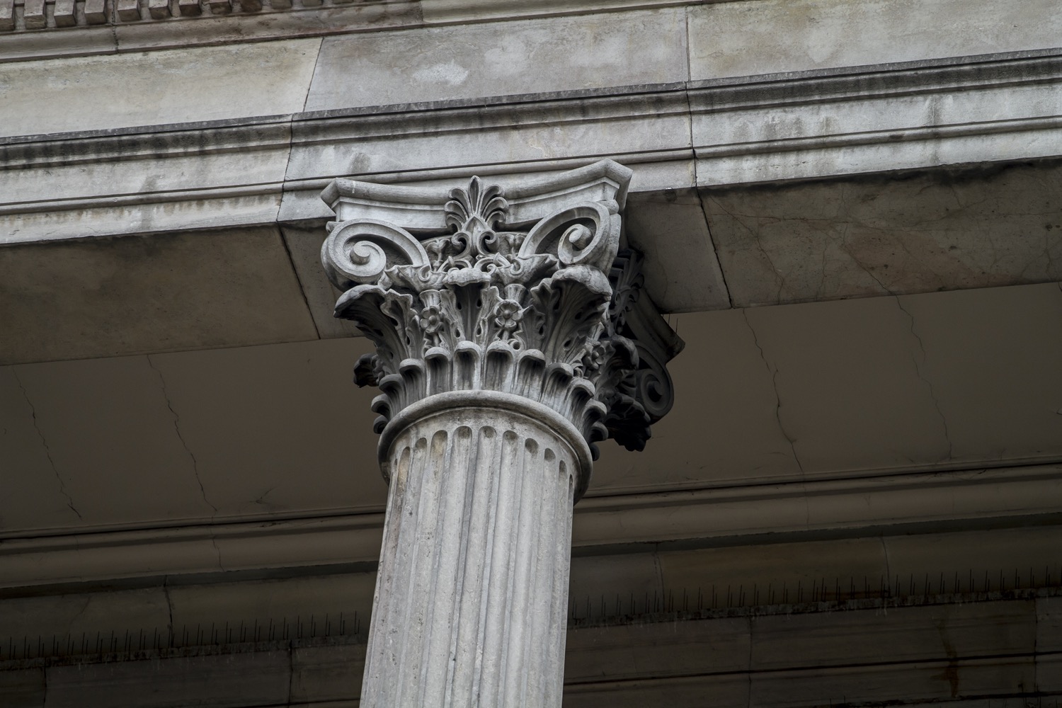columnas de la Biblioteca Nacional de Madrid