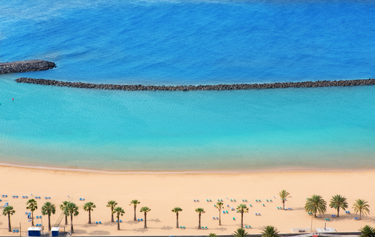 Agua cristalina en la playa de las teresitas