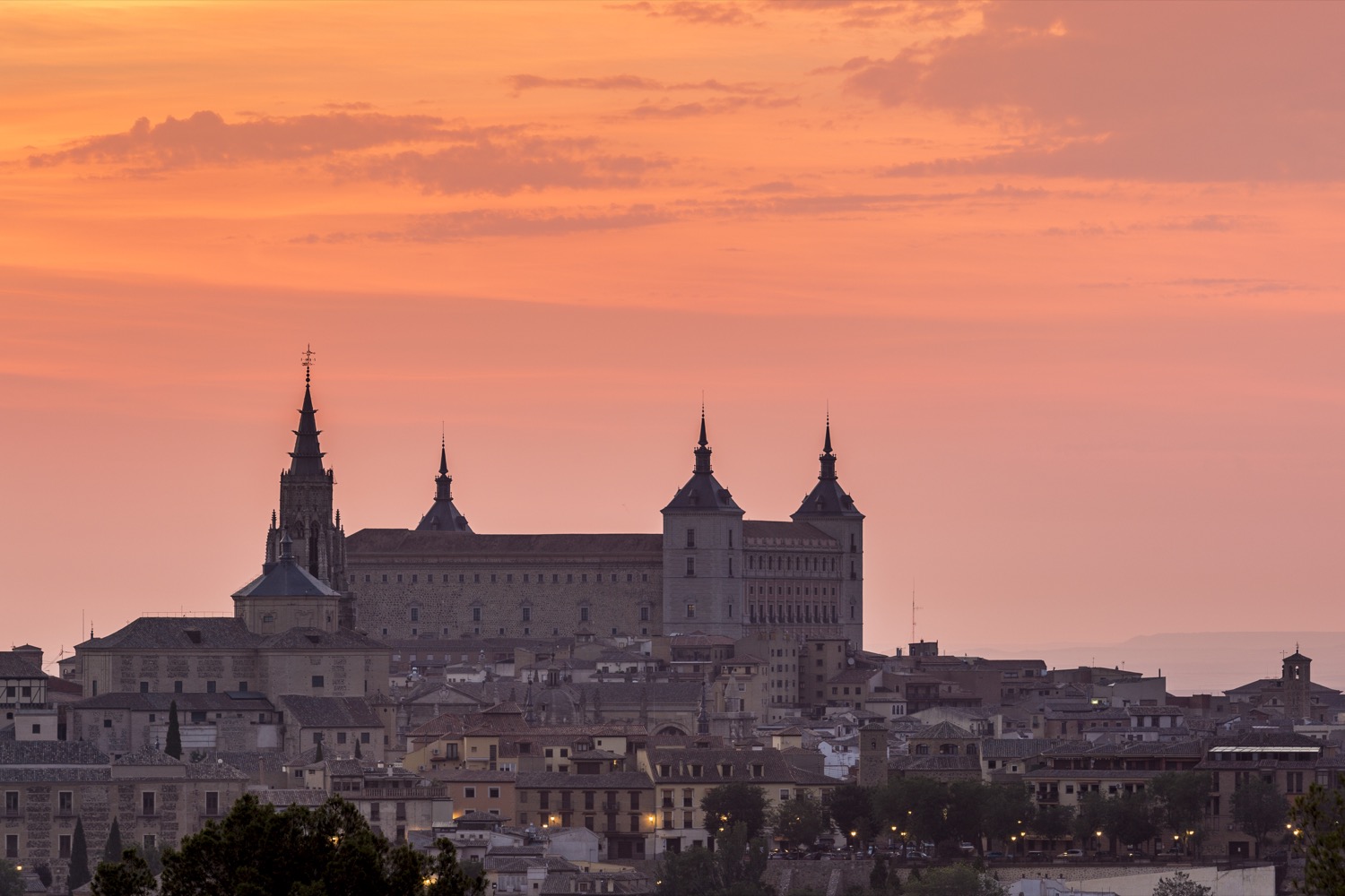 Alcazar de toledo al atardecer