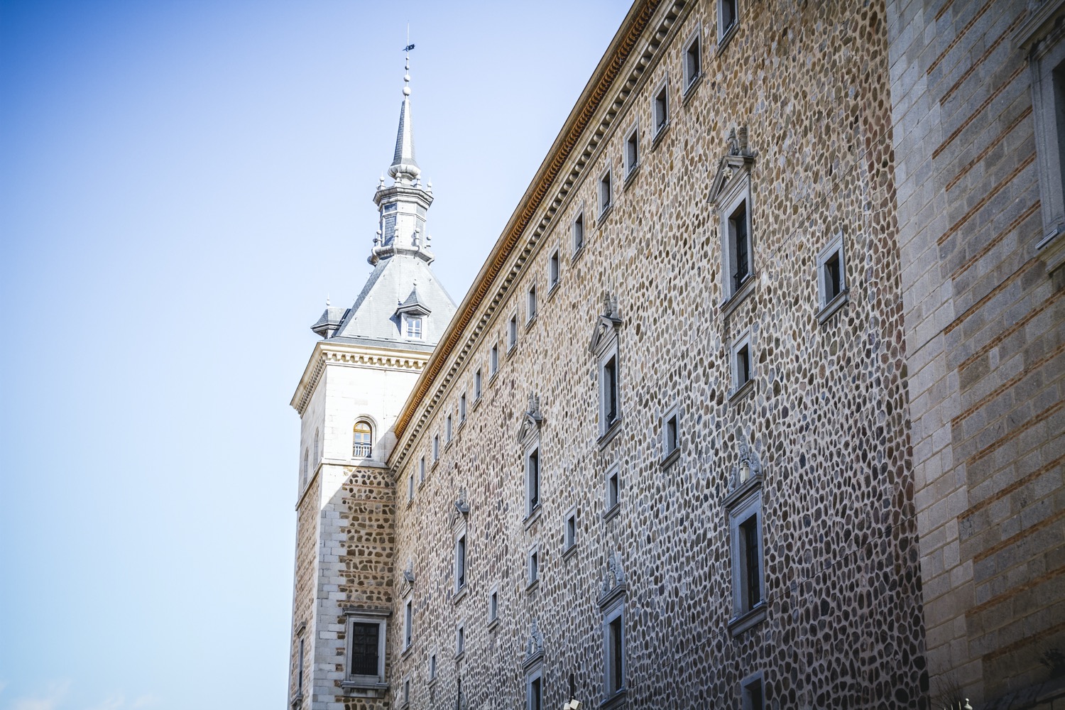 Fachada del alcazar de toledo