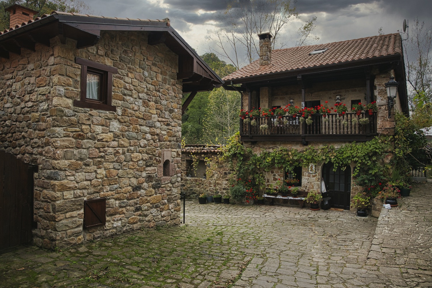 Casas de piedra en Bárcena Mayor