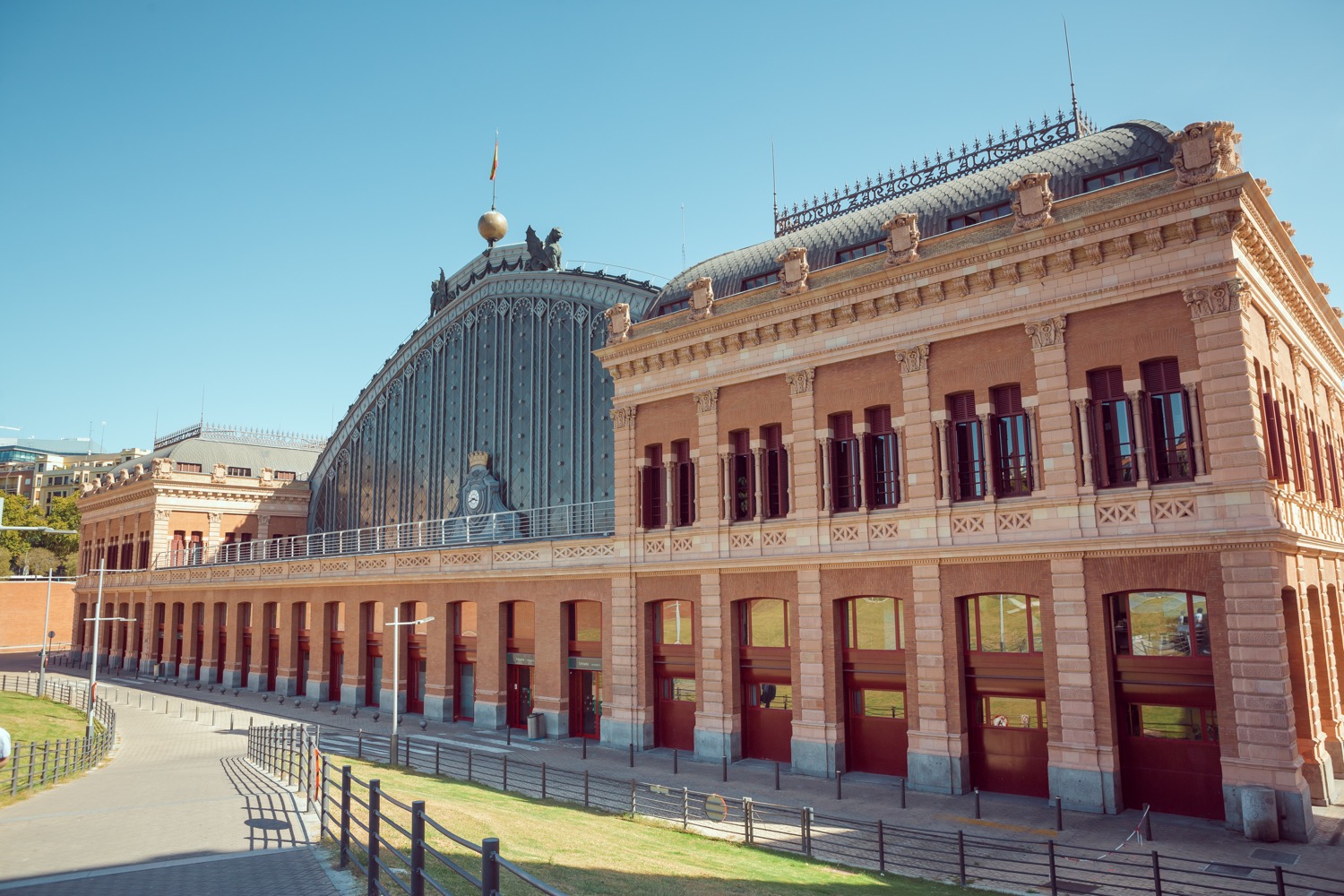 lateral de la estación de atocha