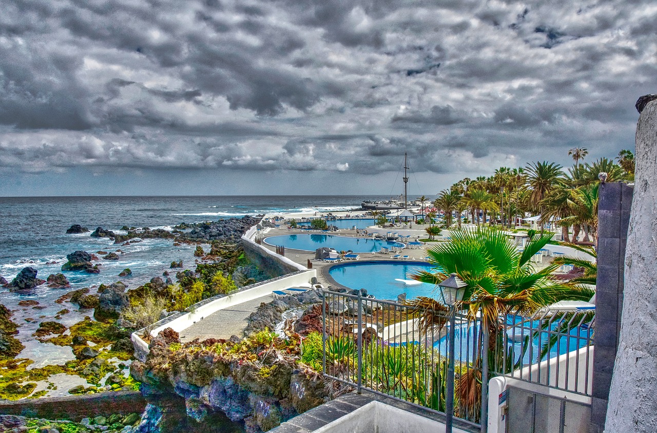 piscinas pequeñas en lago martianez