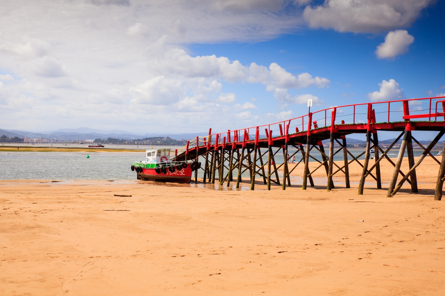 Embarcadero en playa El Puntal