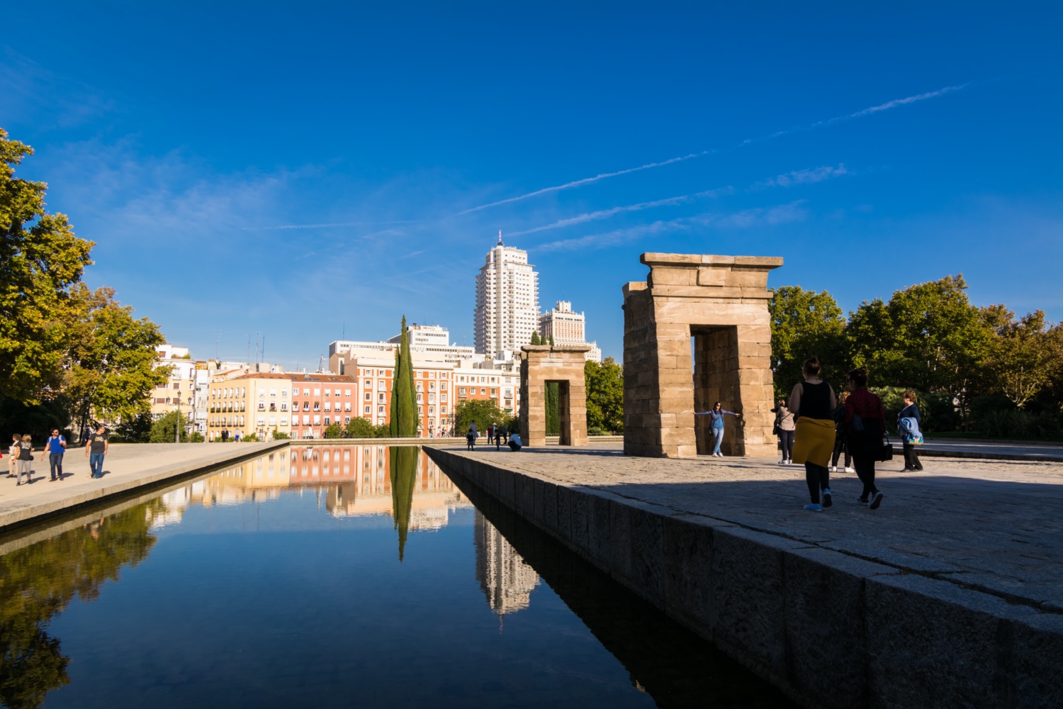 El templo de Debod en un día despejado