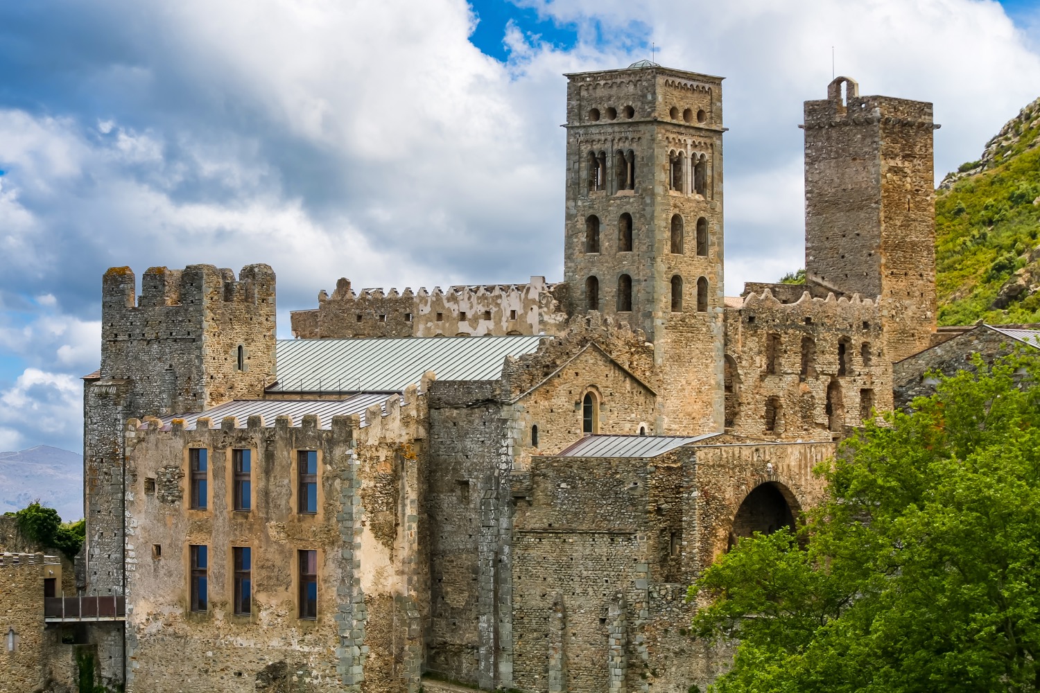 Exterior del Montasterio de Sant Pere de Rodes