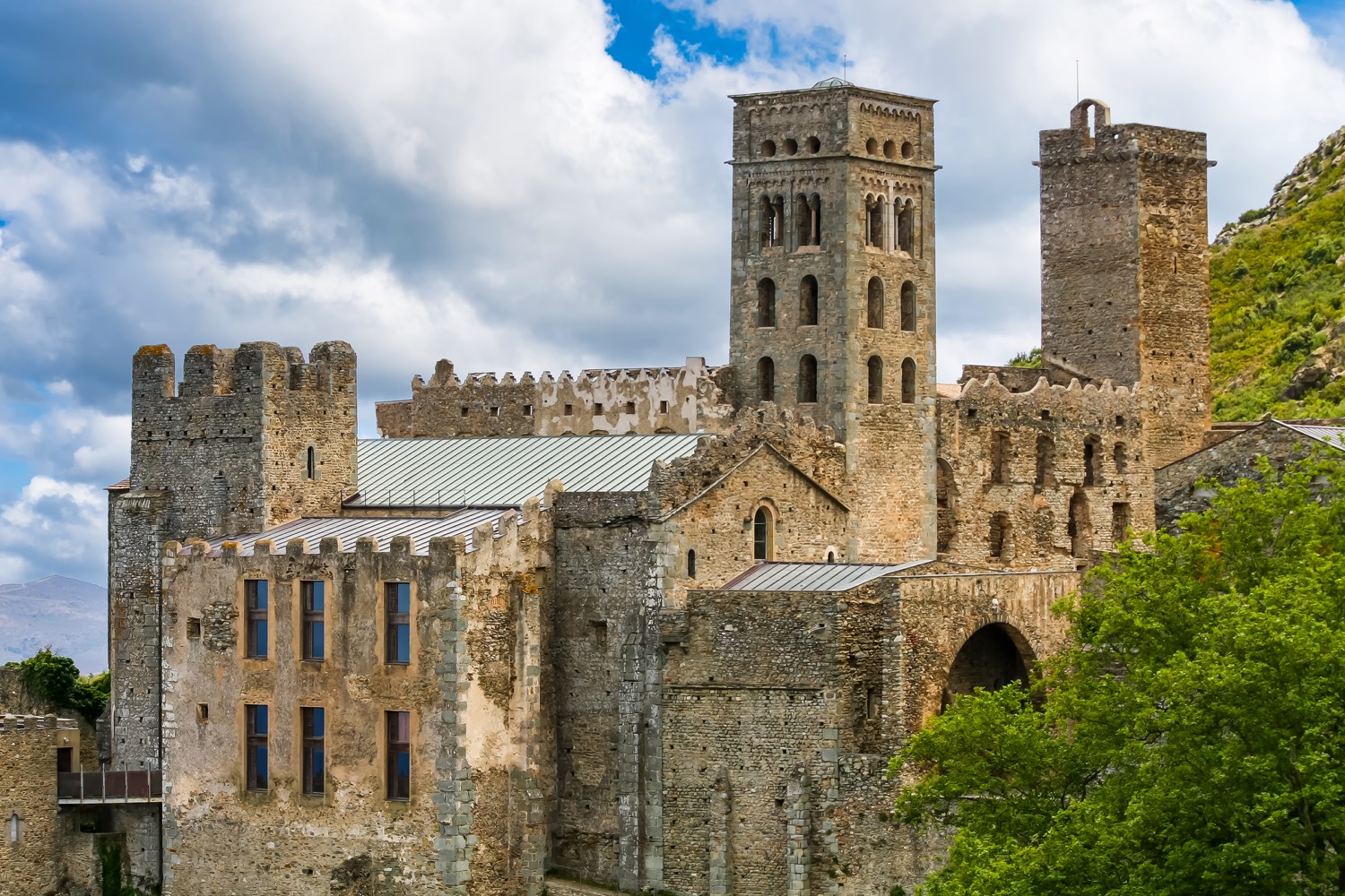 Exterior del Montasterio de Sant Pere de Rodes