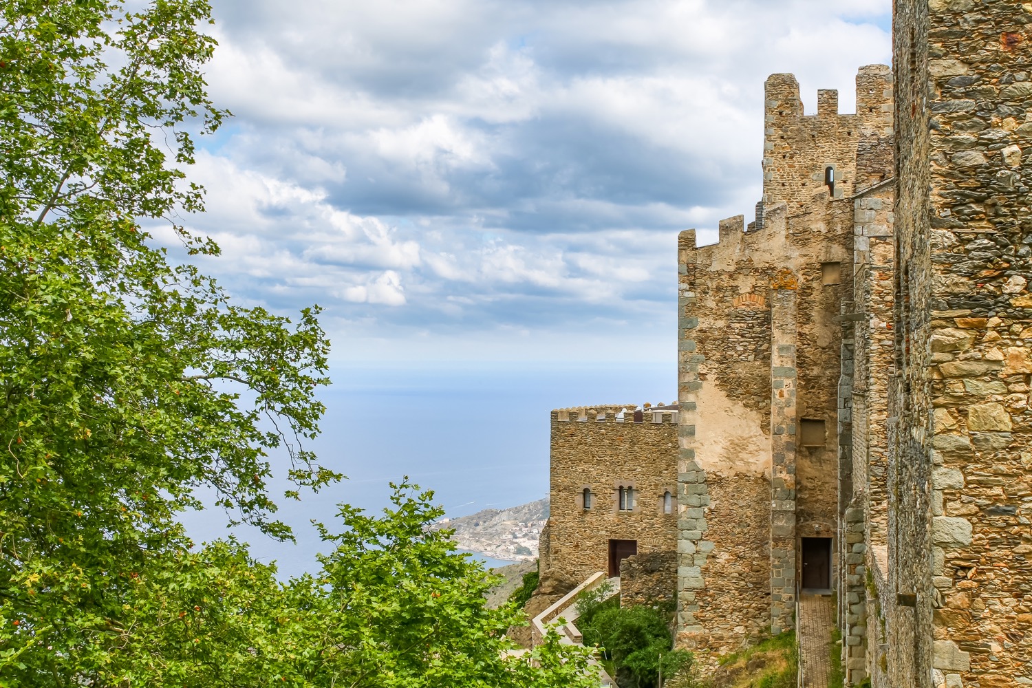 Exterior del Montasterio de Sant Pere de Rodes