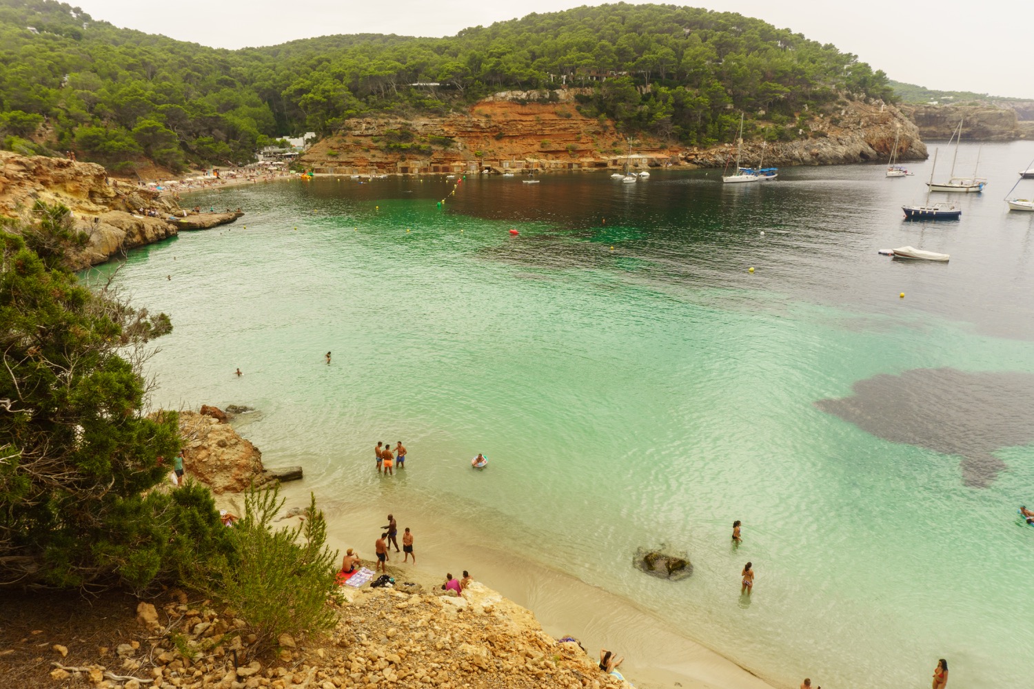 Panorámica de la playa de Benirras en Ibiza