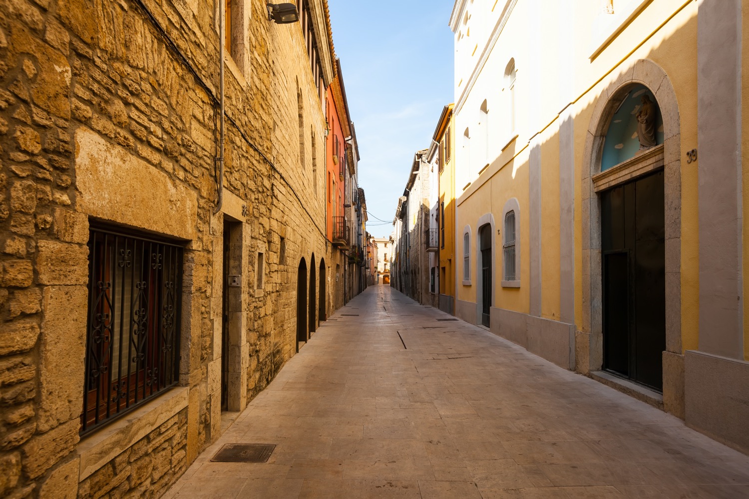 Calle en el pueblo de banyoles