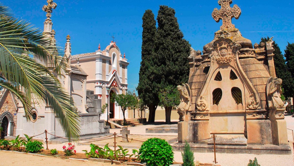 cementerio modernista lloret de mar