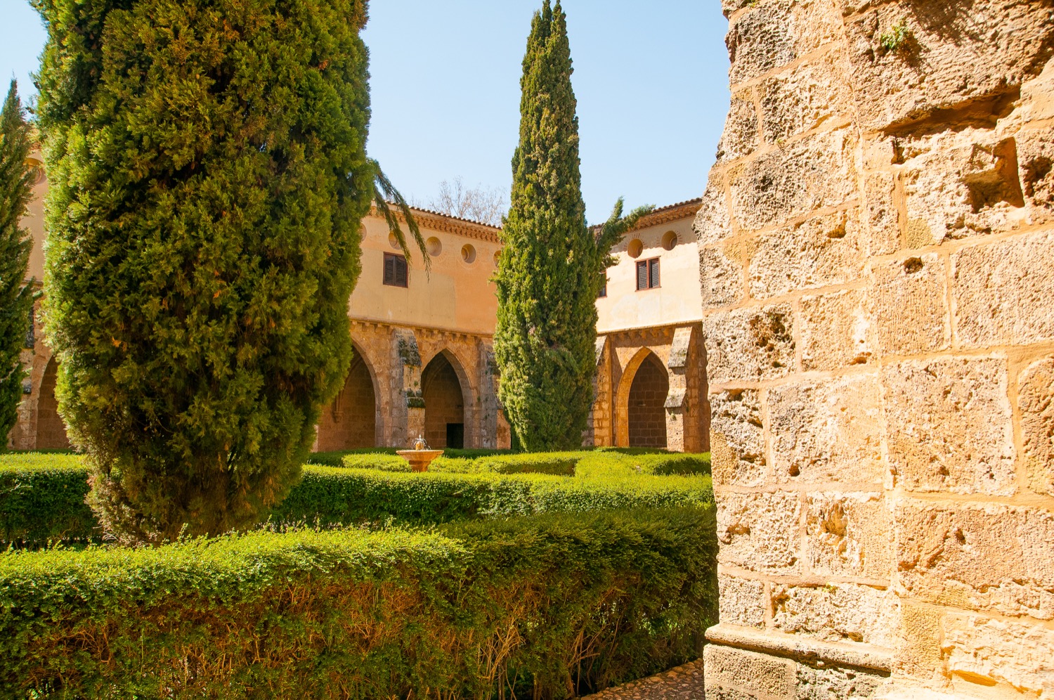 jardines del monasterio de piedra