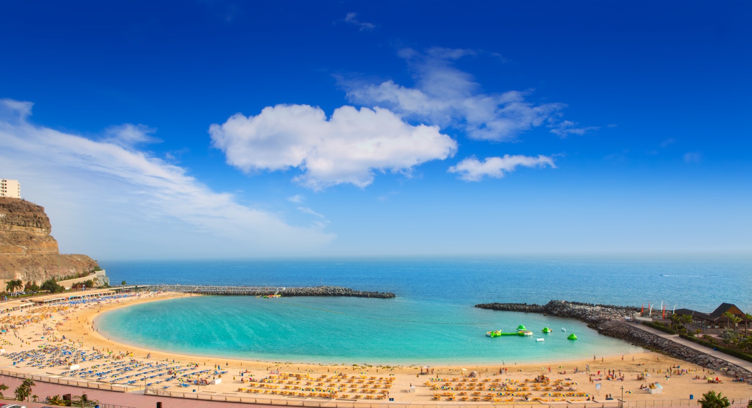 Vista panorámica de la playa amadores en gran canaria