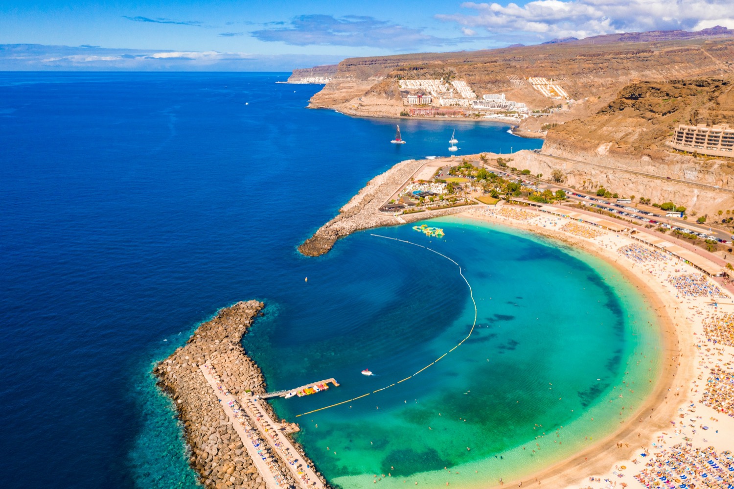 Vista aérea de la playa de amadores