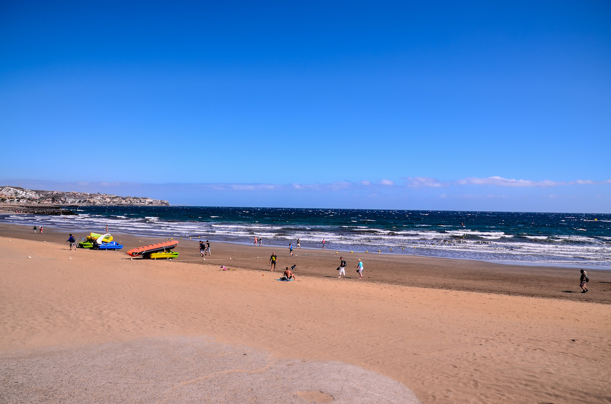 Playa del inglés con gente