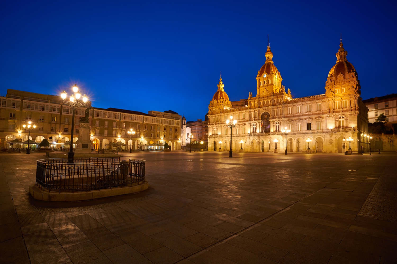 Plaza de María Pita por la noche