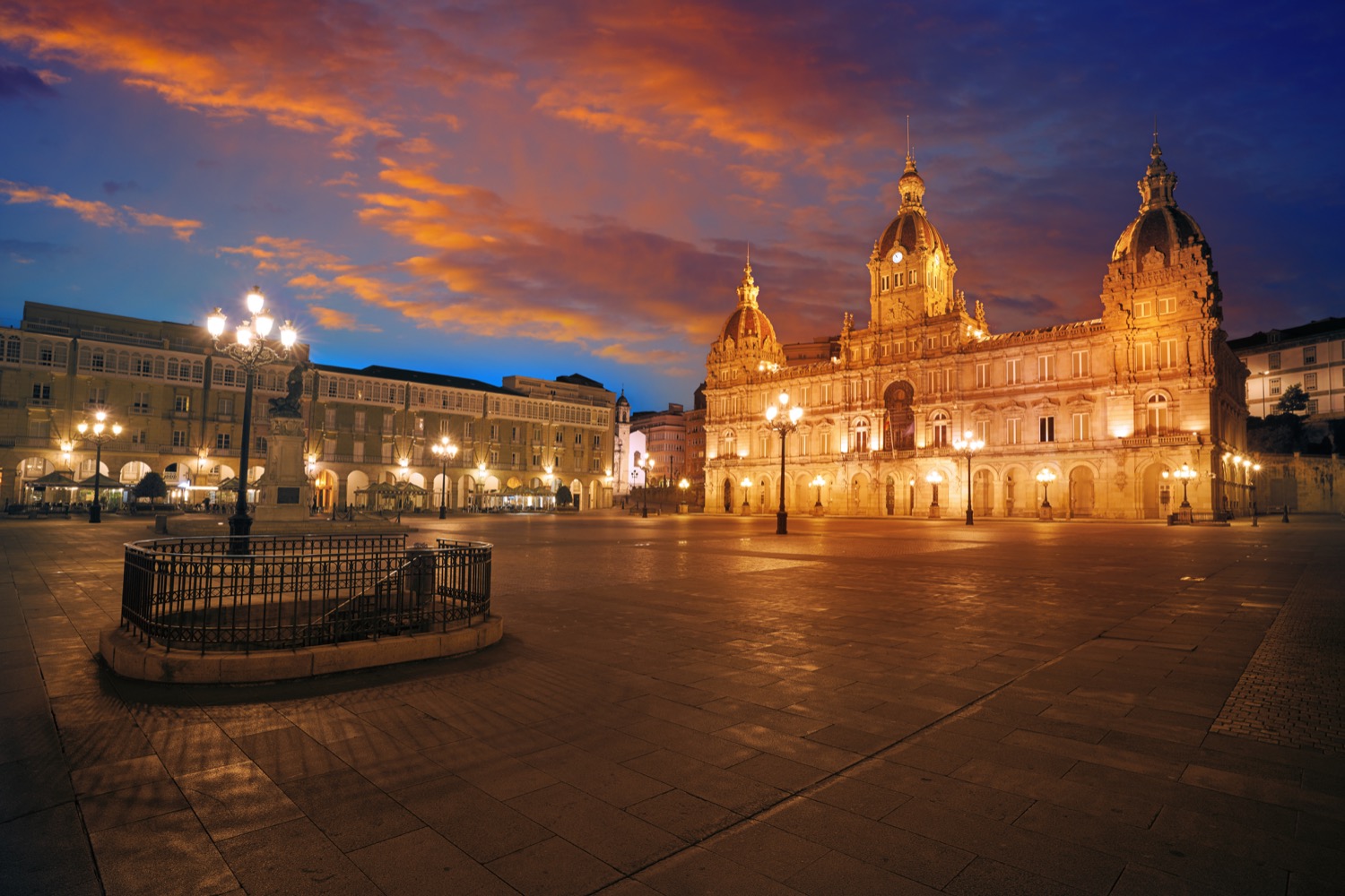 Panorámica de la plaza maría pita en a coruña