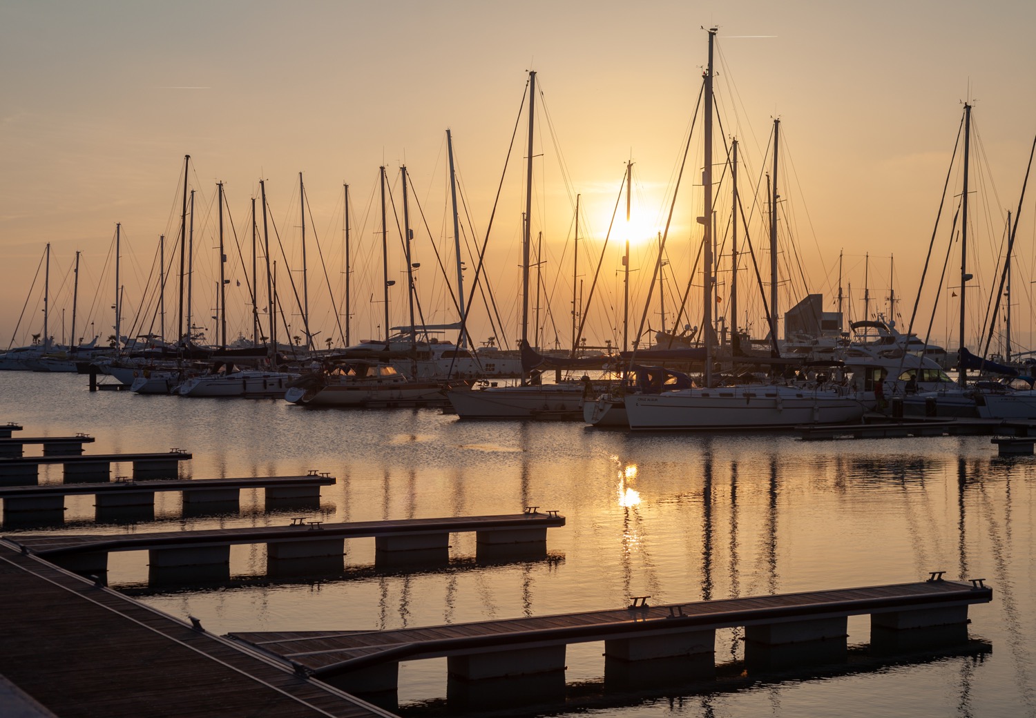 barcos en el puerto de la línea de la concepción