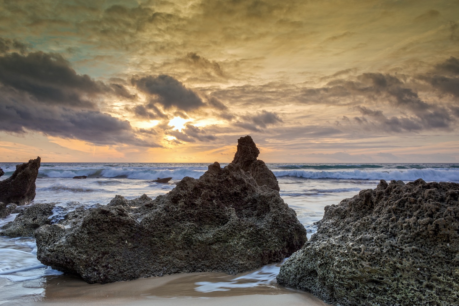 Cielo nublado en playa de la barrosa