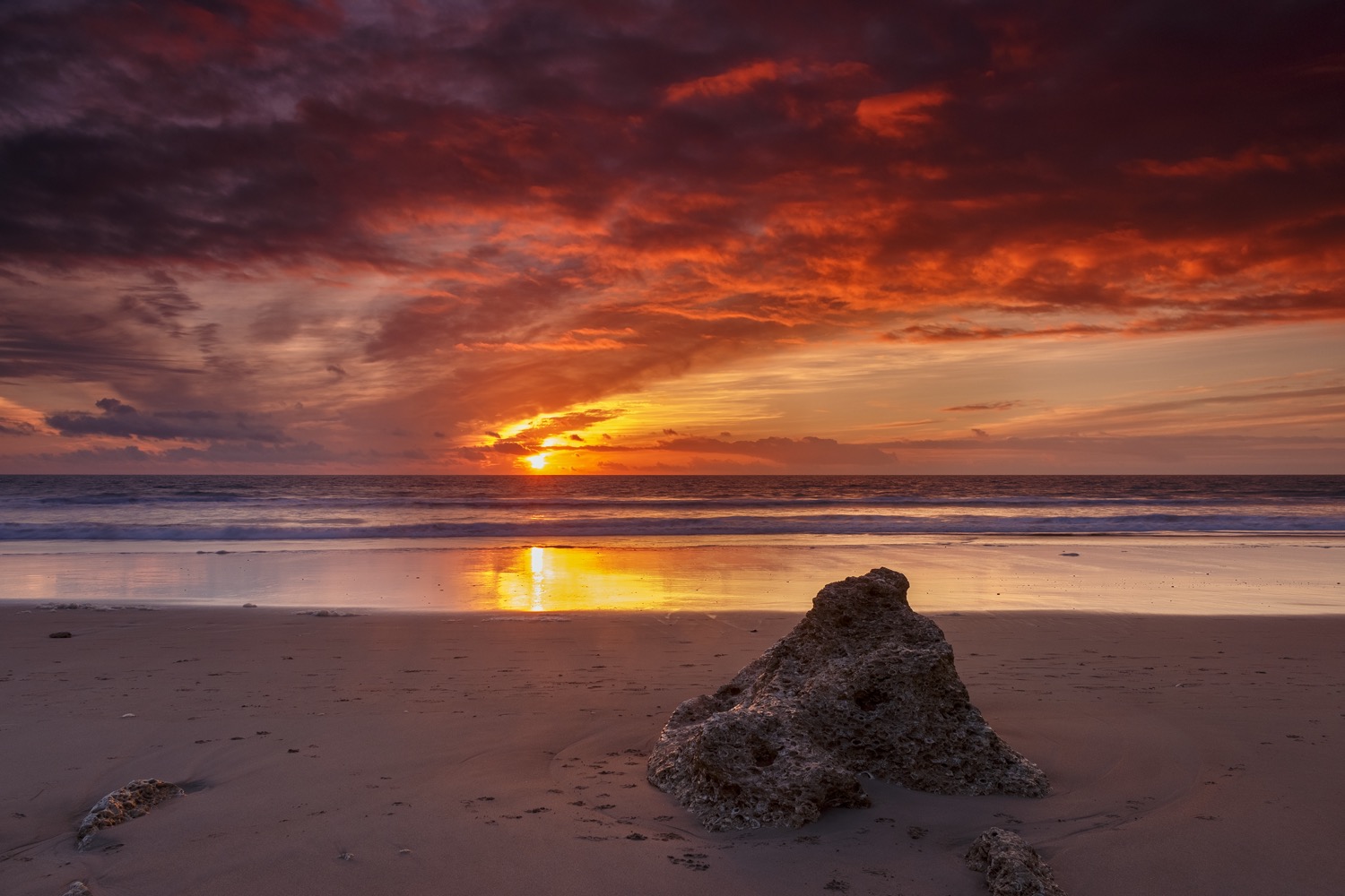 Atardecer en playa de la barrosa en cádiz