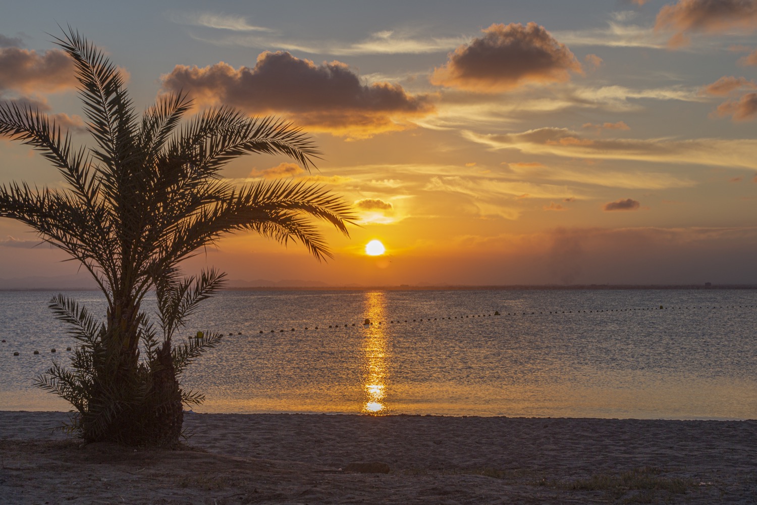 Atardecer en la playa de la manga del mar menor