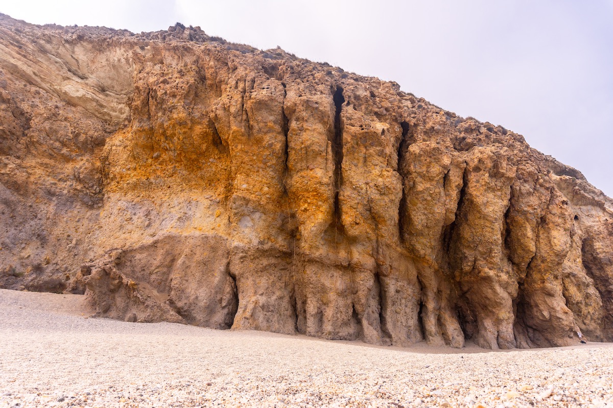 Paredes naturales en la Playa de Los Muertos