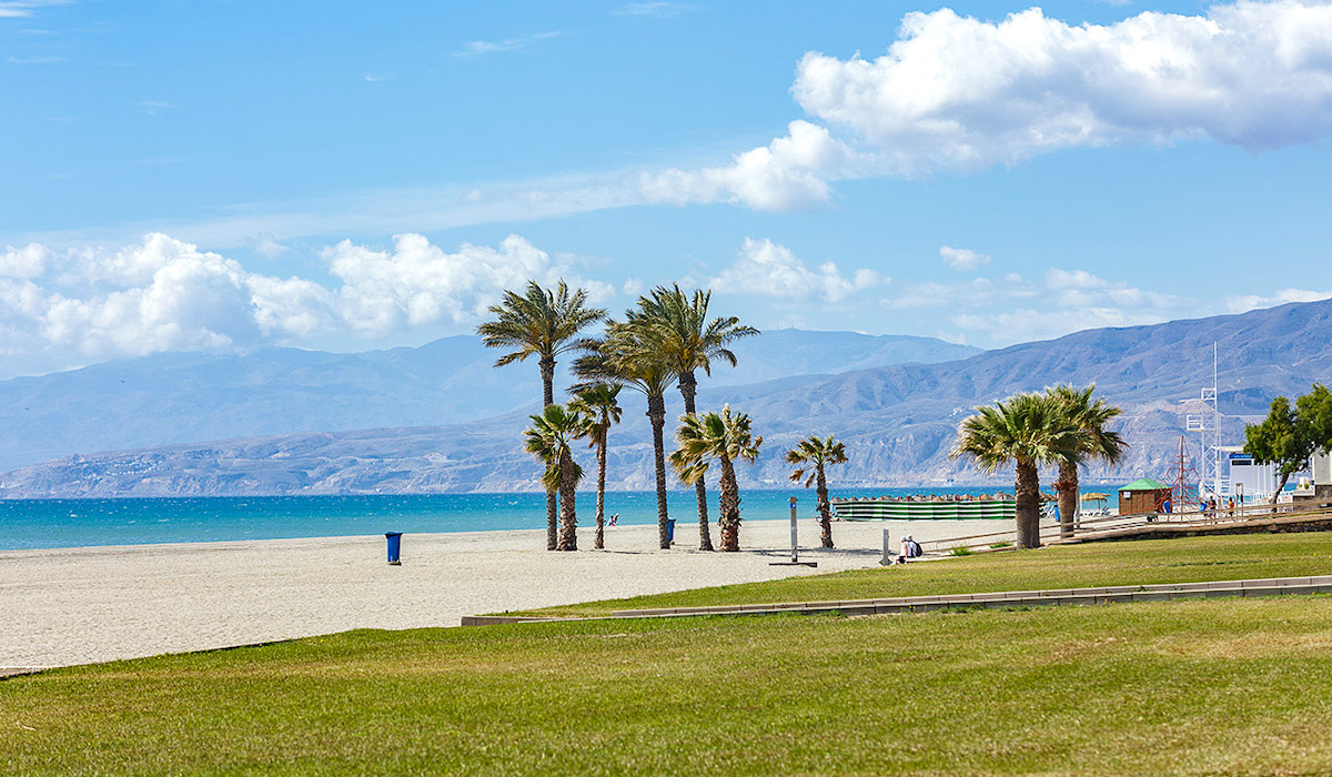 playa urbanizacion roquetas de mar