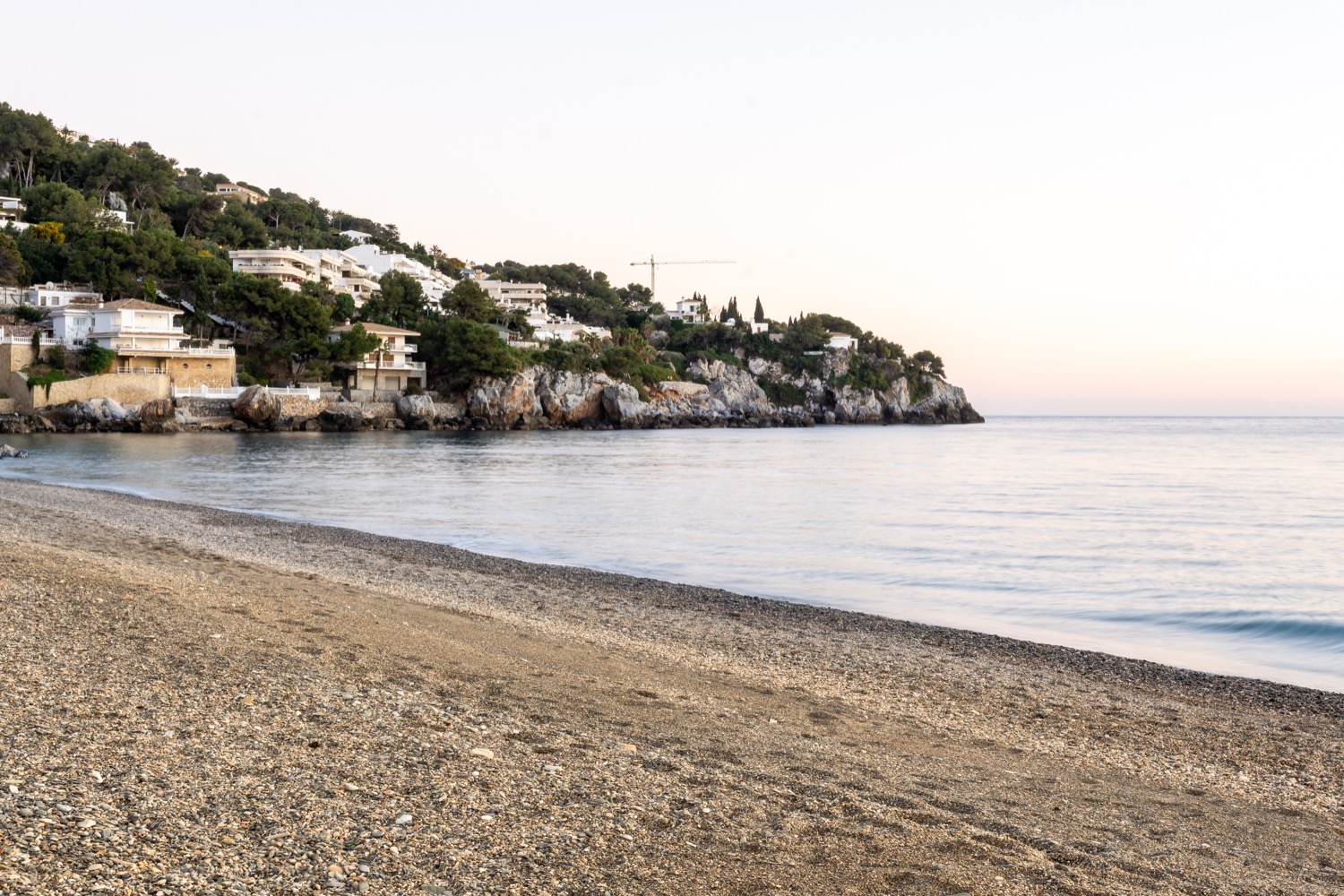 Playa de piedras en la herradura