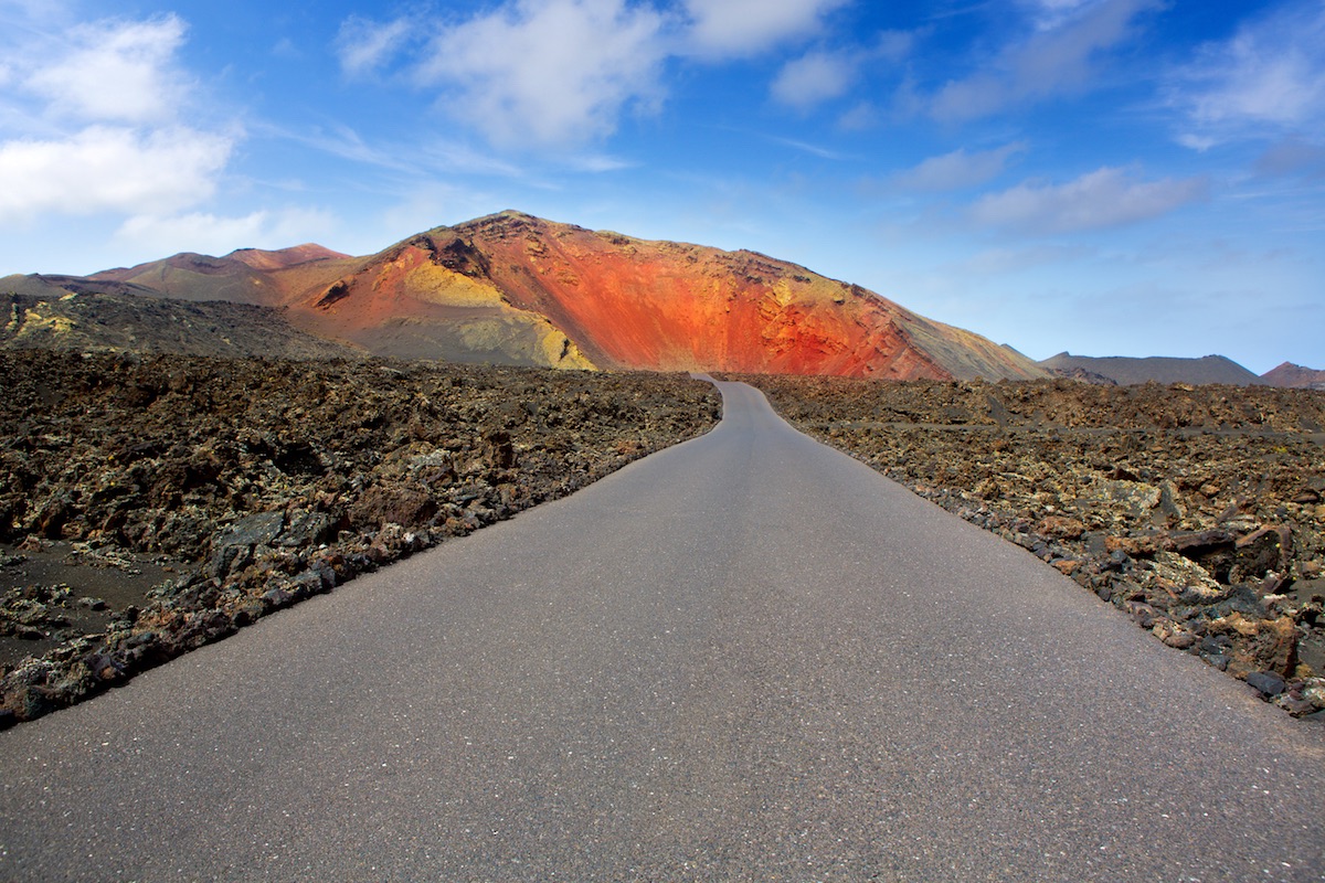 carretera en el timanfaya