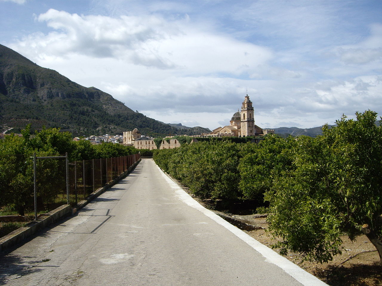 acceso Real Monasterio de Santa María de la Valldigna