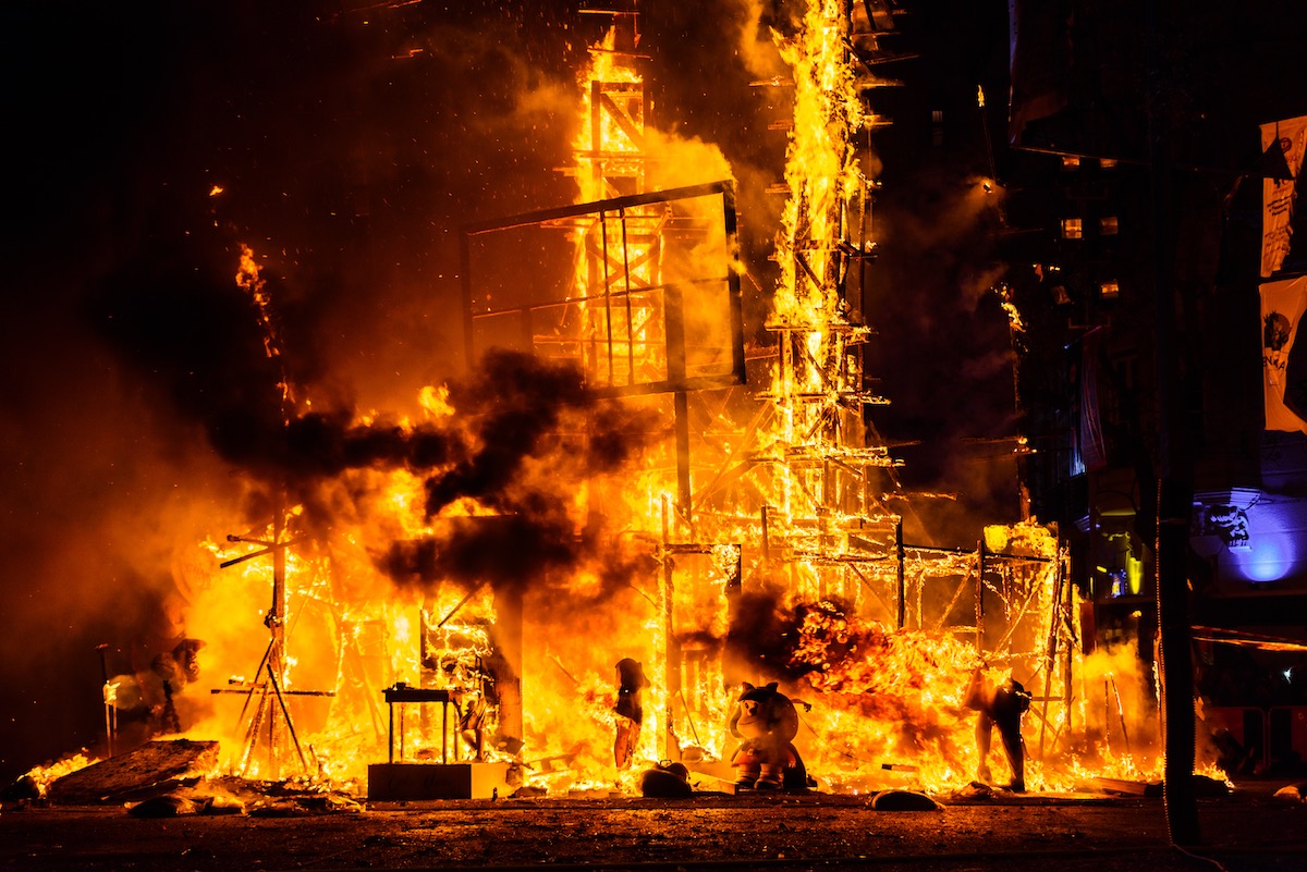 Fallas ardiendo