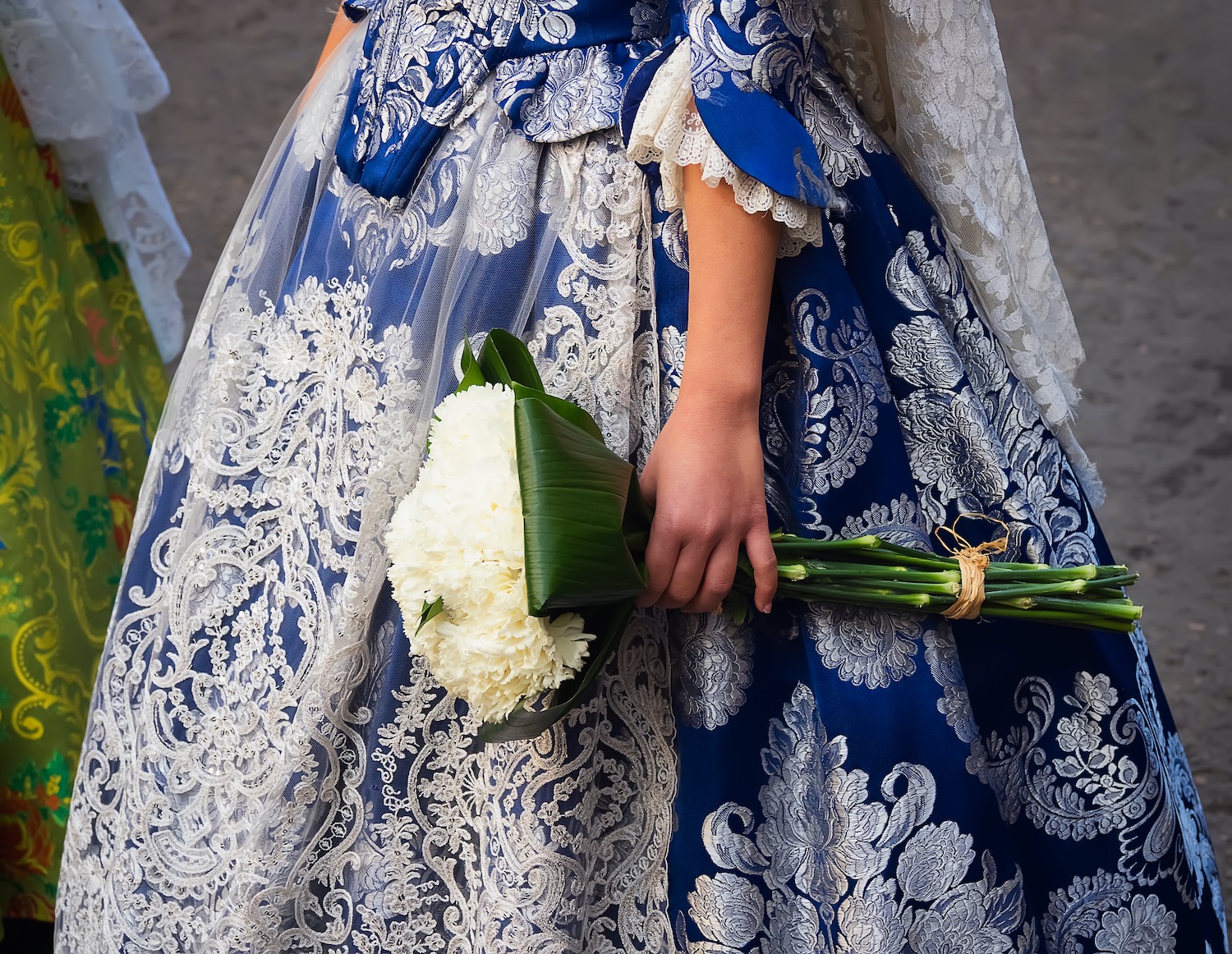 flores para la virgen de los desamparados