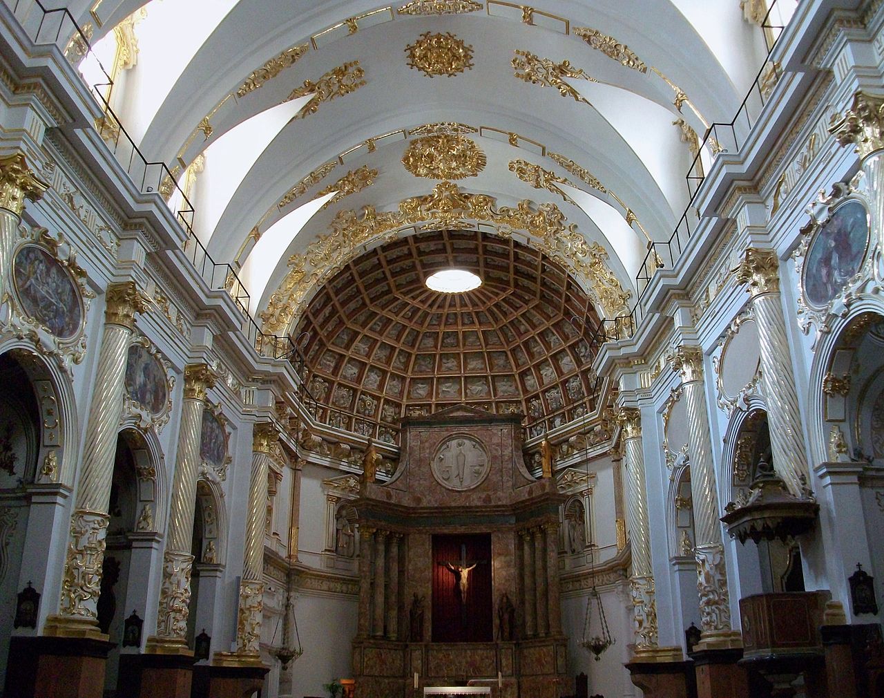 interior de la iglesia sant martin