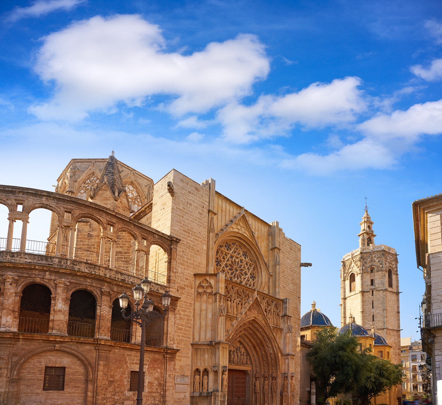 Plaza de la Virgen en valencia