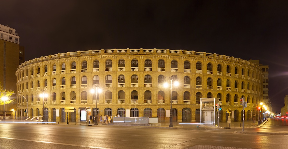 Plaza de toros de Valencia por la noche