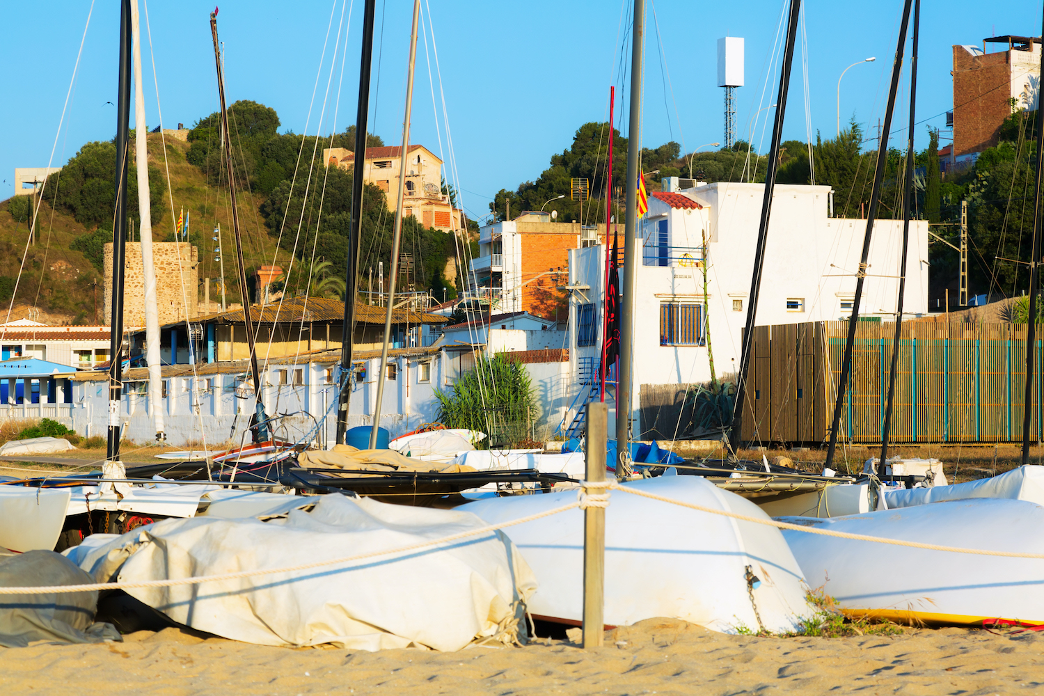 barcas en la playa de el montgat