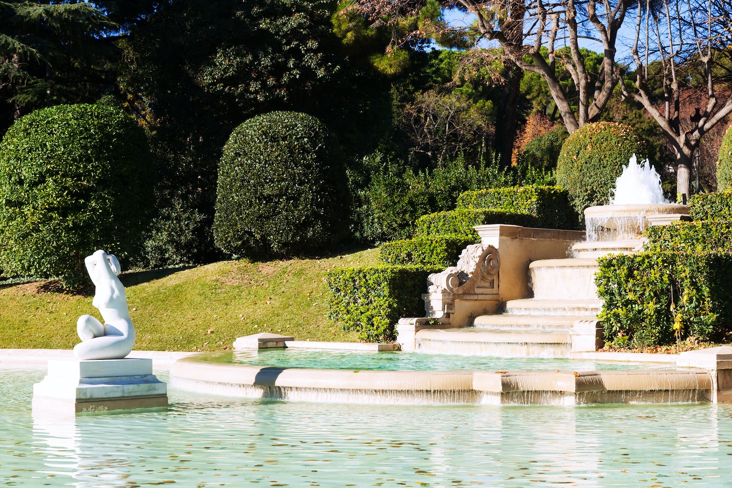 fuente en parque pedralbes