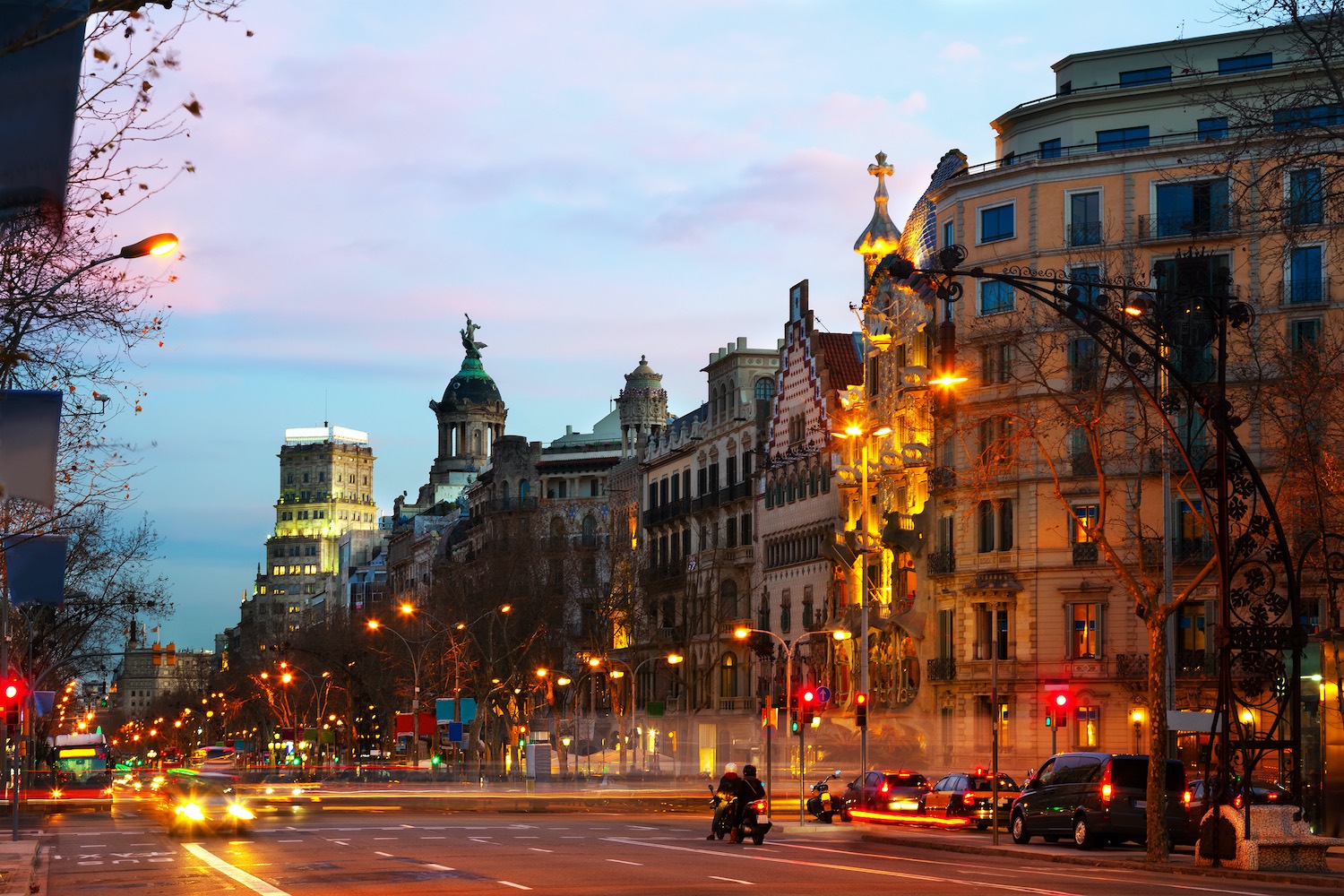 paseo de gracia anochecer