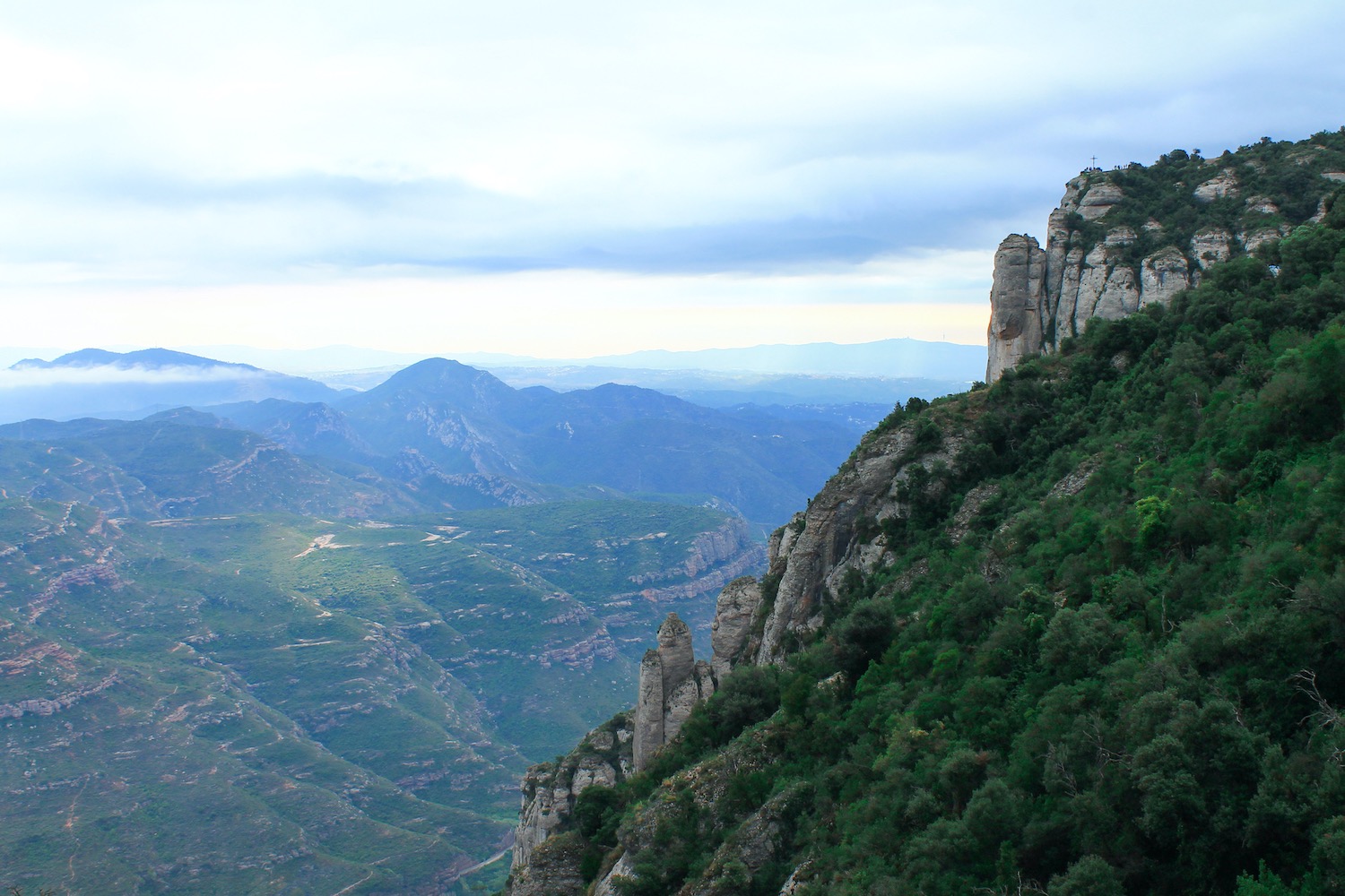 vistas montserrat en verano