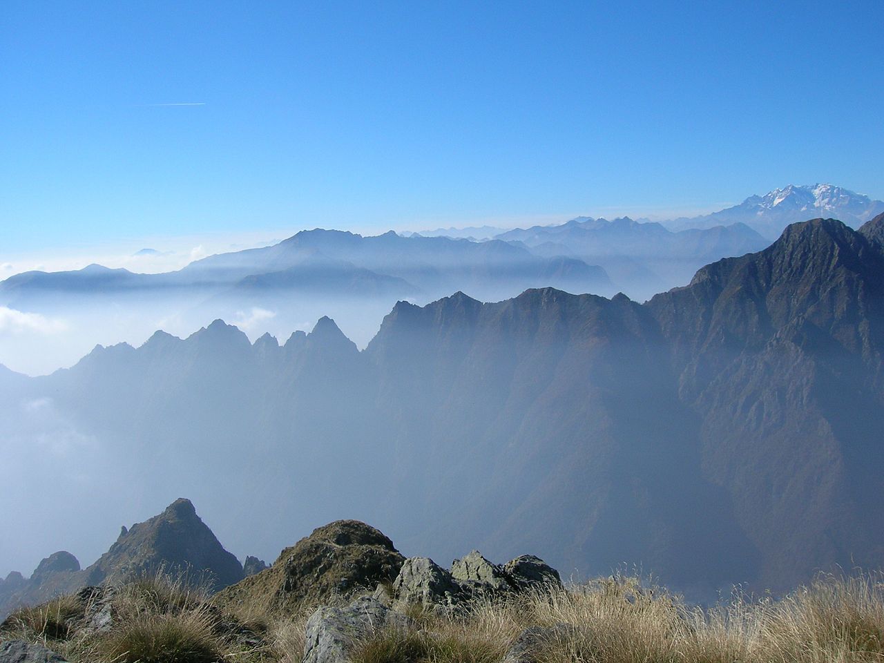 Parque nacional del Val Grande con niebla