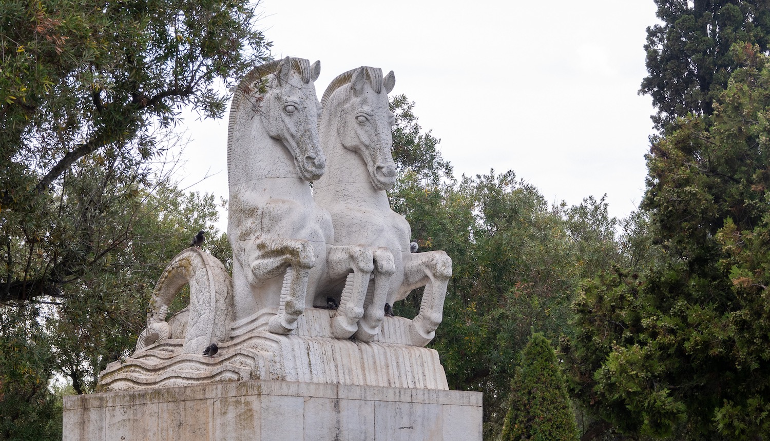 Estatua en monasterio de los Jerónimos en Belém