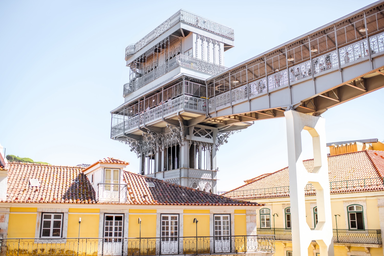 Pasillo elevador de santa justa