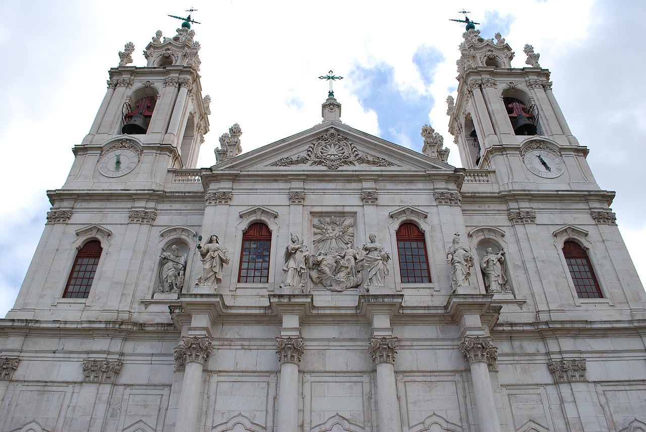 fachada basilica de la estrella en lisboa
