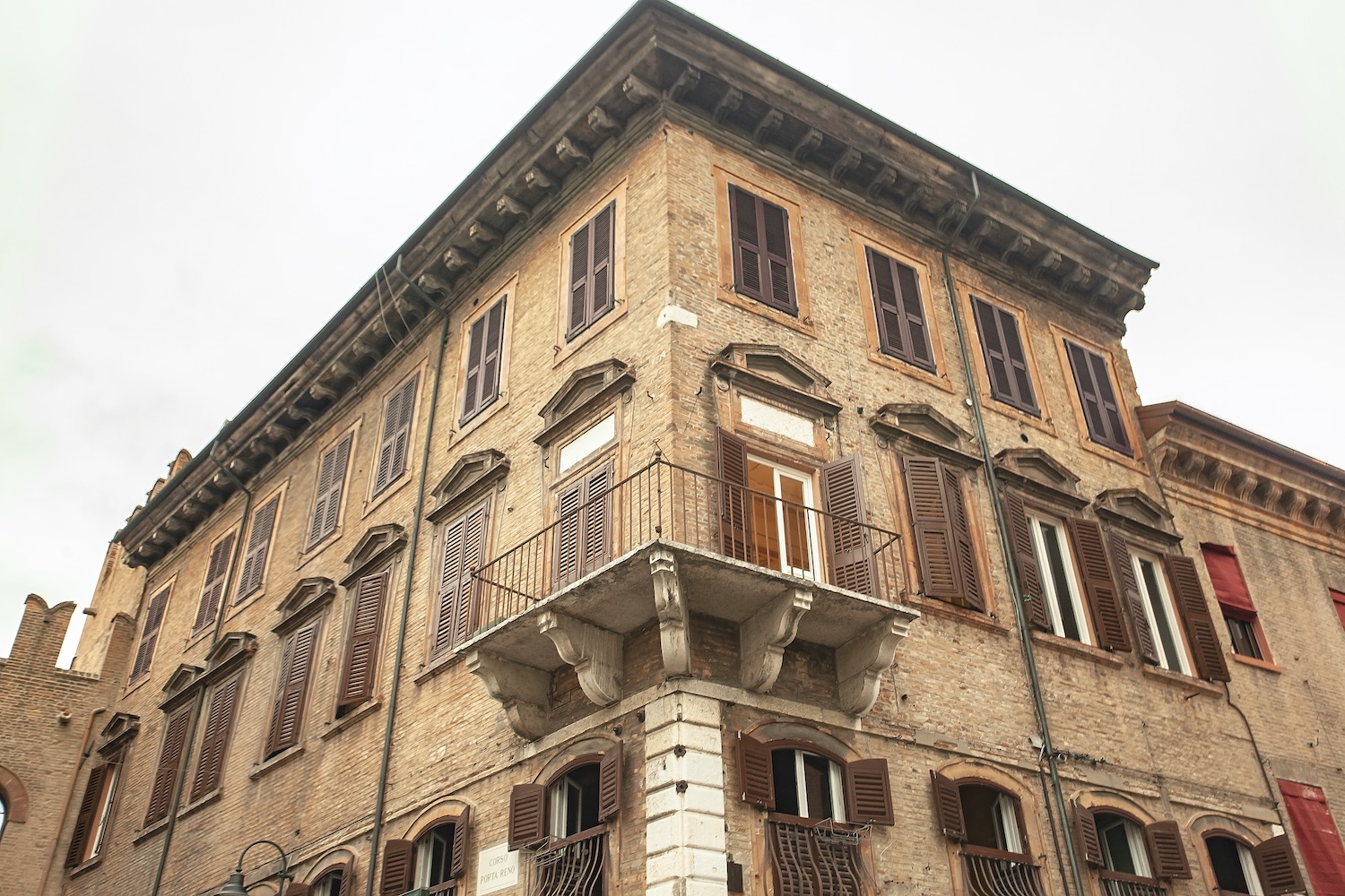 Detalle de edificio en Ferrara