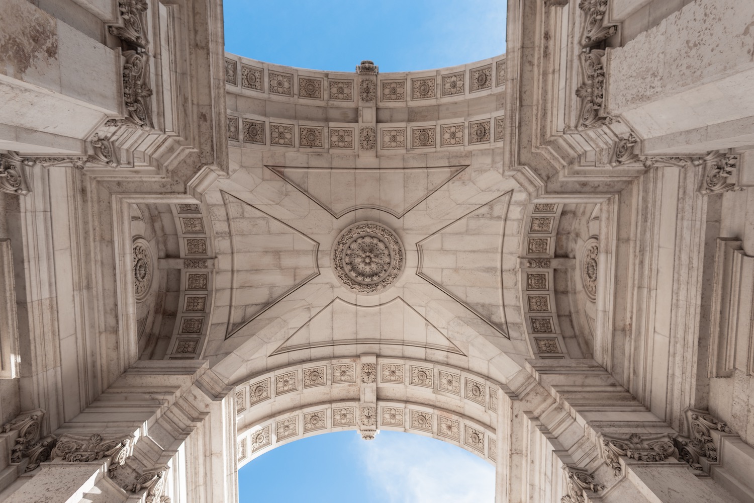 Arco en el Barrio de La Baixa de Lisboa