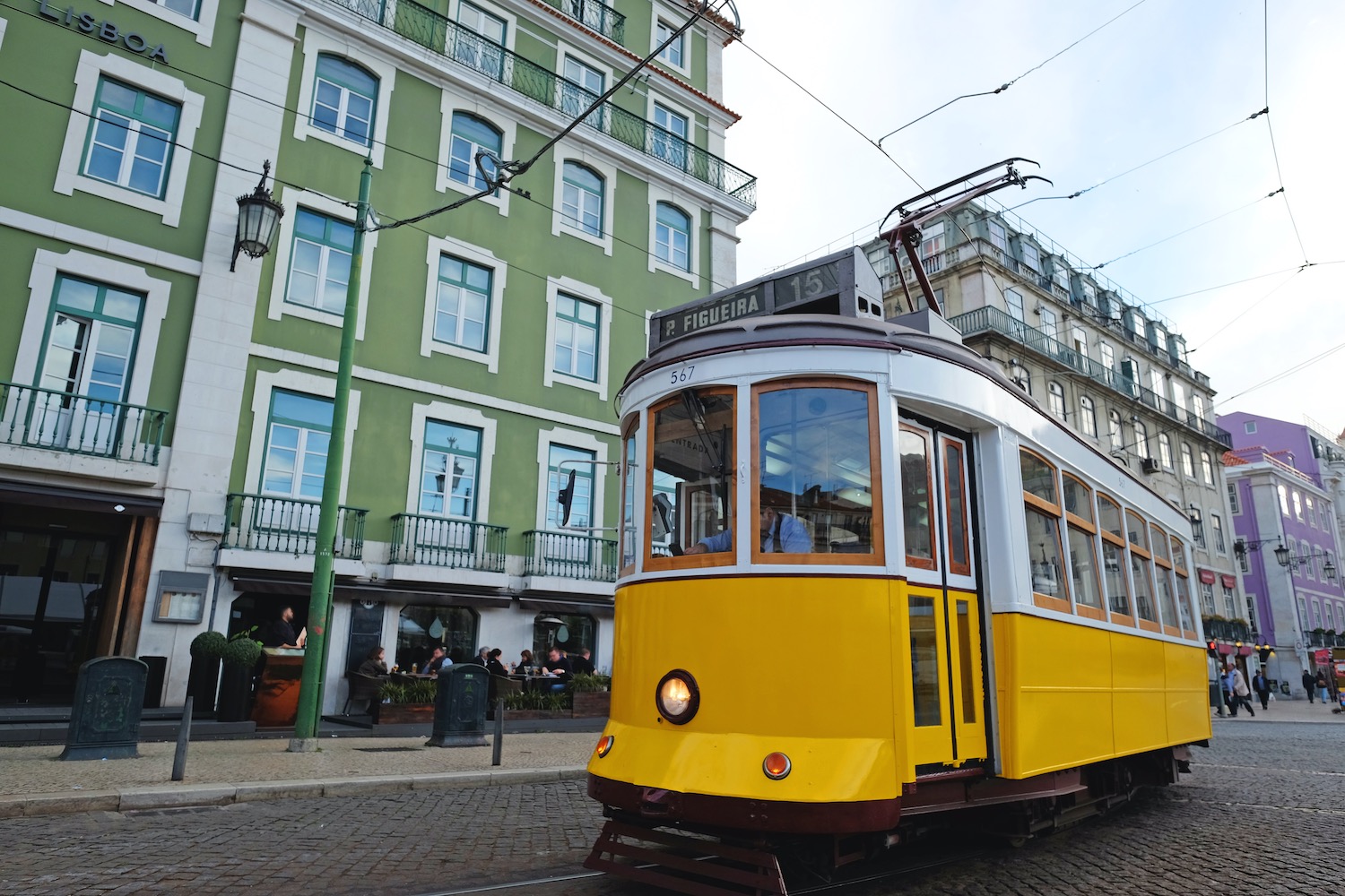 Tranvía 28 por la ciudad de Lisboa