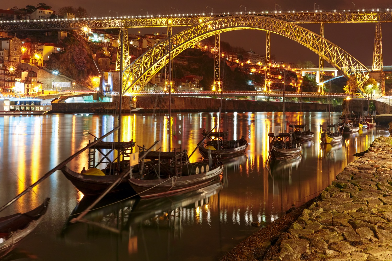 puente de oporto por la noche