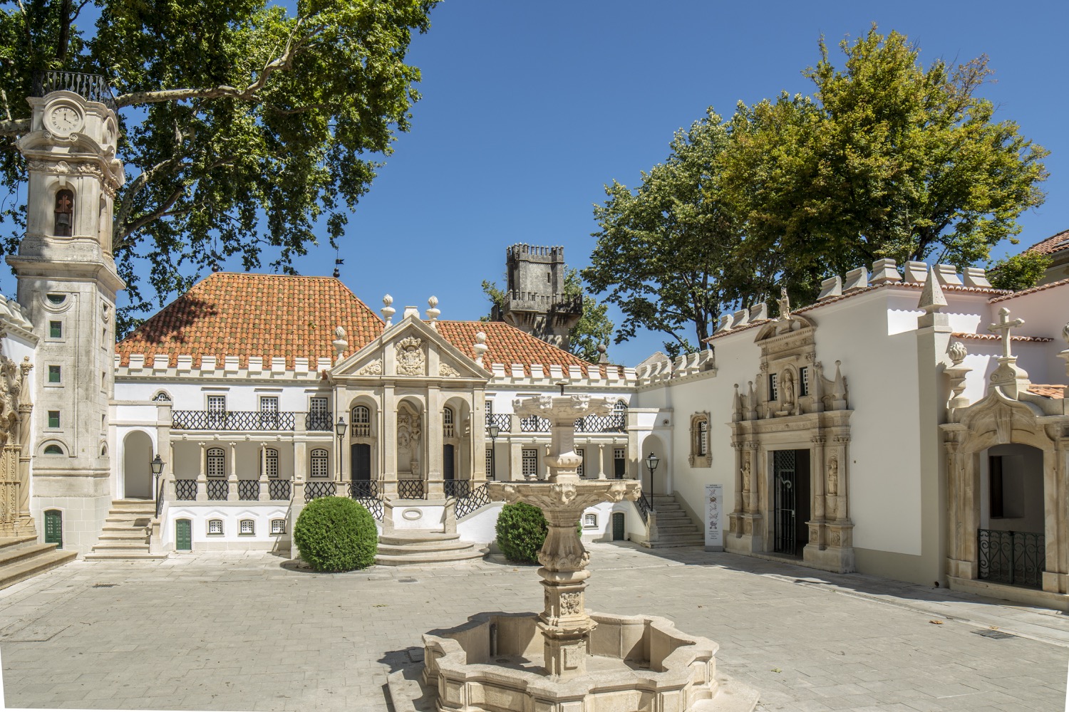 monumentos en Portugal dos Pequenitos
