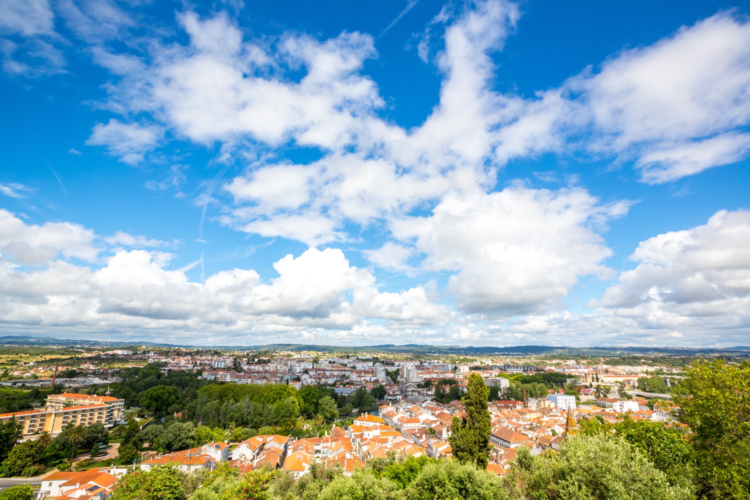 Vista aérea del pueblo de Tomar en Portugal