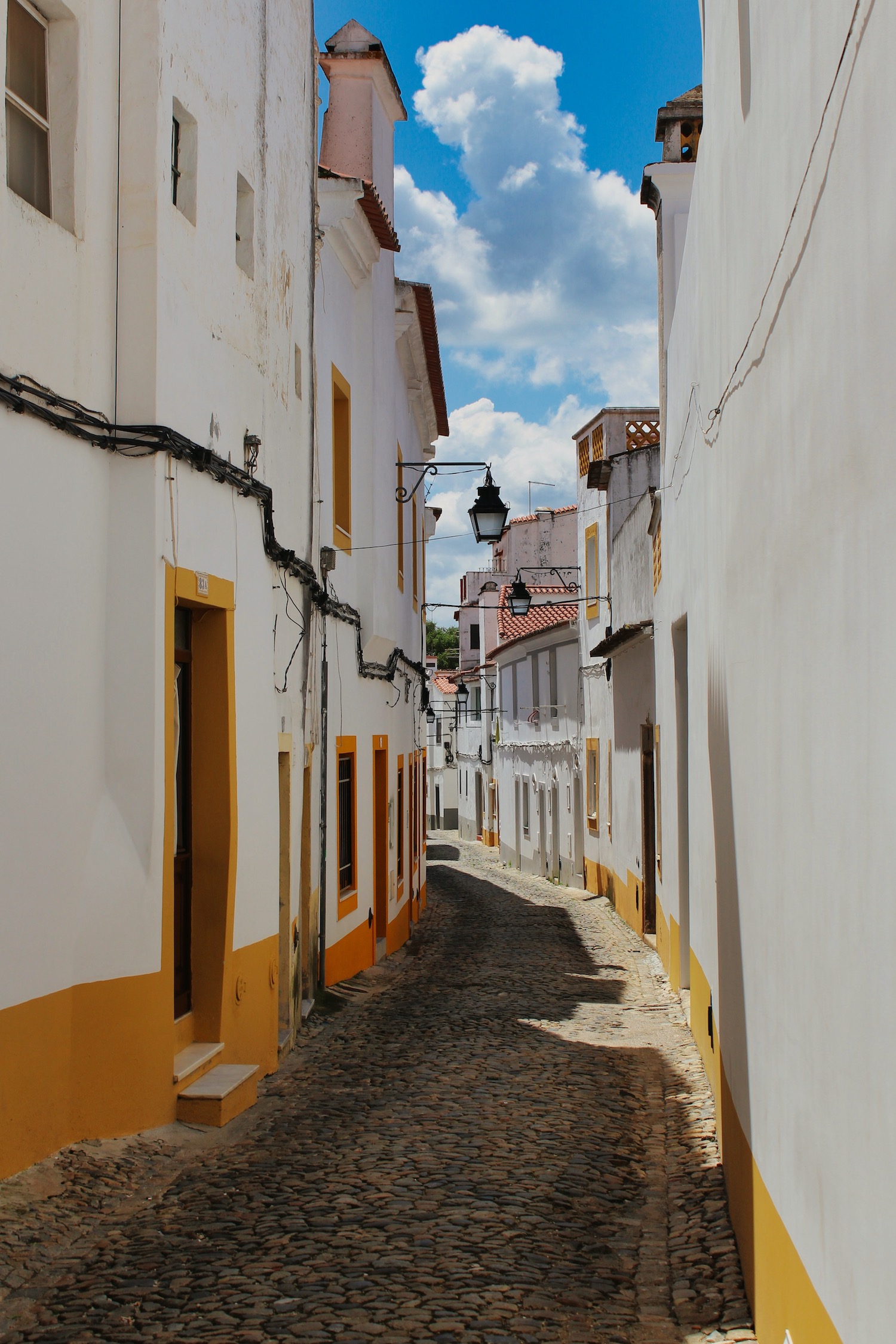 Calles del pueblo de Évora en Portugal